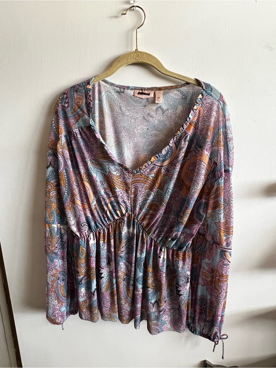 willow & root Tops - Paisley V-Neck Peplum Blouse in Purple Mix - Women’s Top